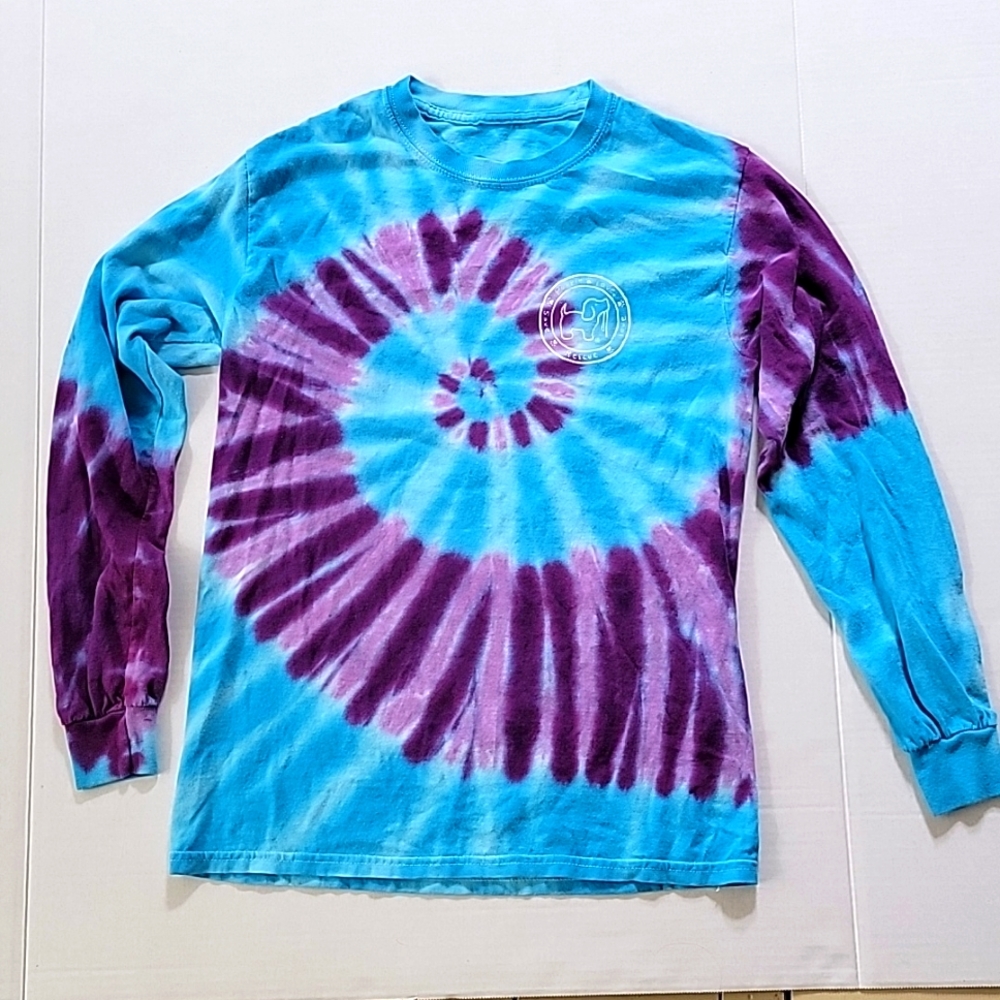 Puppie Love Tie dyed Long Sleeve T-shirt Women's Medium Graphic